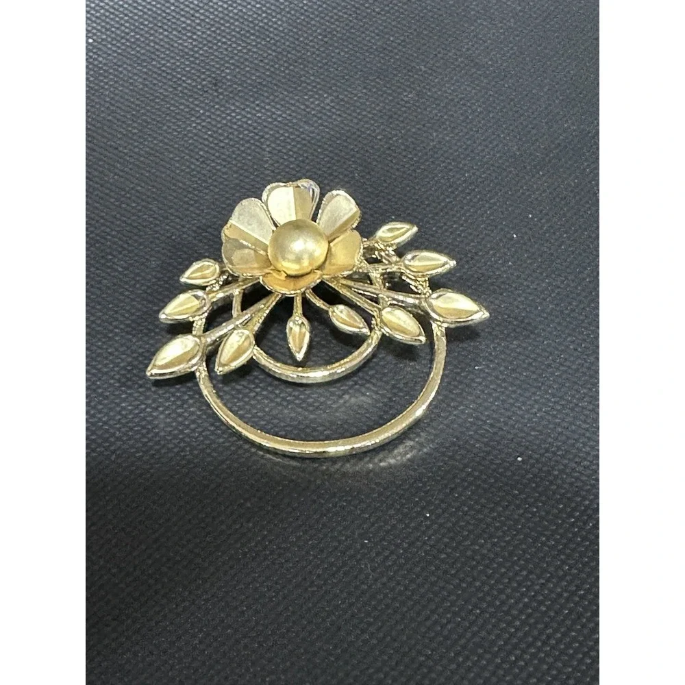 Vintage Coro Brooch Earring Clip On Set Gold Tone Flowers Leaf